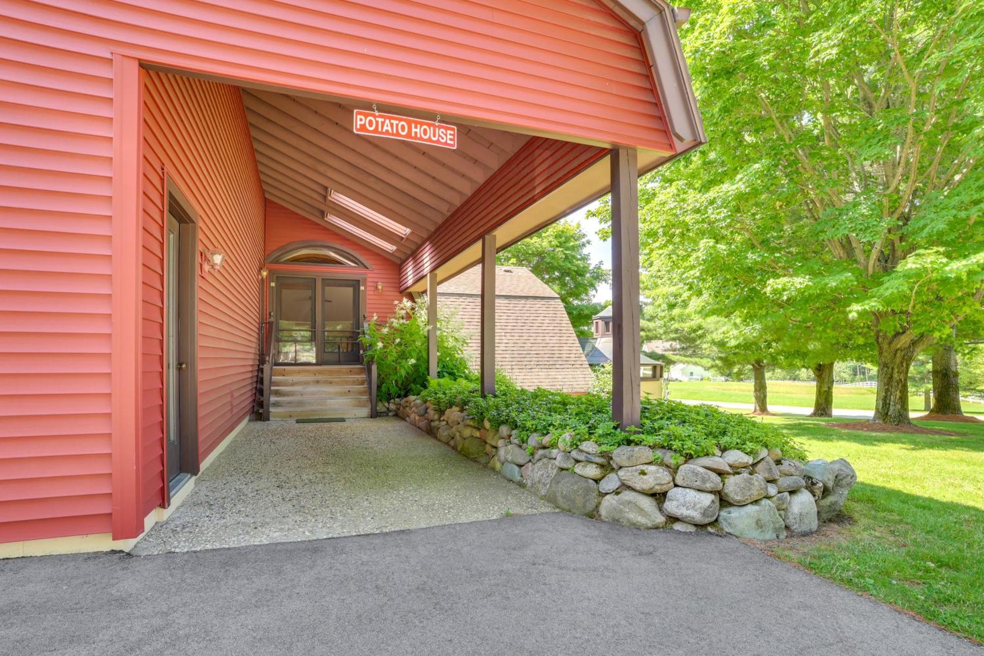 Peaceful Farmhouse With Fire Pit Near Town And Lake! Villa Harbor Springs Exterior photo